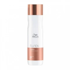 Восстанавливающий шампунь Wella Professionals Care Fusion Shampoo для поврежденных волос 250 мл.  